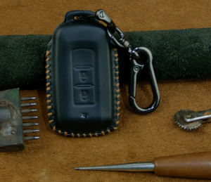 Handmade Genuine Leather Car Key Holder with Carabiner for Mitsubishi 2-Button Key Fob