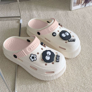 NQshop แฟชั่นนิยม รองเท้าแตะแบบสวมหัวโต งานสุดน่ารัก พื้นนิ่มงานสวมสบาย มีหลายสีสุดเก๋ ฟรีตัวติดน่ารักๆ งานใหม่ล่าสุด ทำความสะอาดง่าย สายแฟชั่นต้องมี ซื้อติดบ้านไว้เลย