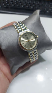 Đồng hồ nữ dây kim loại GarelValentino size 30mm demi vàng second hand si Nhật