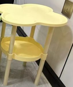 โต๊ะข้างโซฟา โต๊ะกลมขนาดเล็ก ชั้นวางของข้างโซฟา โต๊ะกาแฟขนาดเล็ก การออกแบบการจัดเก็บสองชั้น เคลื่อนย้ายได้ง่าย