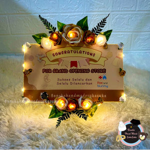 Karangan Bunga Mini 25x20cm Bisa Nyala Ada Lampu LED nya dan juga sudah Termasuk Stand/dudukan berdirinya