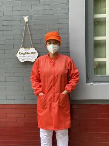 Áo Phòng Sạch Chống Tĩnh Điện 2 Túi Cổ Trụ 2 Ống Bo Tay Màu Cam + Nón Kết ( Nhiều Màu )