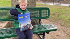 2  Childrens Thumb Ejection Kite Beach Kite Easy to Fly 4-18  Years Old  Small and Interesting Outdoor Sports Toys 。