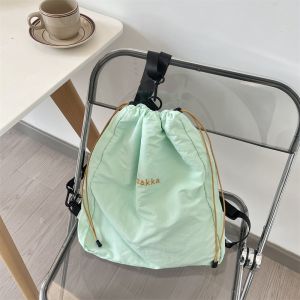 LANGJ โทนสีสดใส กระเป๋าเป้สะพายหลังไนลอนแบบมีเชือกผูก แบบเกาหลี น้ำหนักเบา กระเป๋าเดินทางกลางแจ้ง น้ำหนักเบา ฮาราจูกุ กระเป๋ากีฬาไนลอน สาวๆ