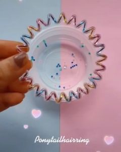 ยางรัดผม Ponytail สี Like a Vergin (สีขาวทึบเหลือบขาว) ไม่รัดผมจนทําให้ปวดหัว นําไปแช่น้ําร้อนเพื่อให้สินค้าคืนตัวได้ (1กล่องต่อ1เส้น)