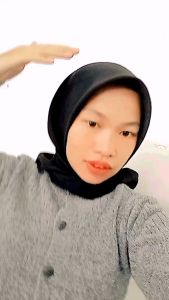 CLOVE SWEATER KANCING WANITA