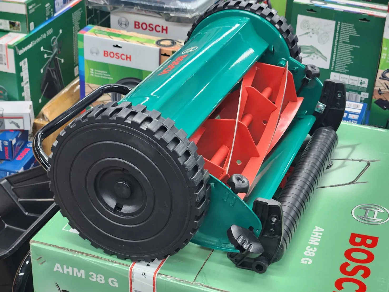 BOSCH (บ๊อช) รถตัดหญ้า เครื่องตัดหญ้า AHM 38 G (AHM38G) 0600886103 รถเข็นตัดหญ้าไม่ใช้ไฟฟ้า (31438)