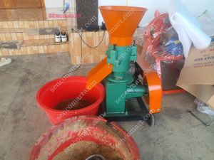 Máy làm cám chimcám gà.Máy ép cám giá rẻ BẢO HÀNH 12 THÁNG