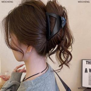 [COD] WEICHENG Acrylic Triangle Hair Claw For Women Girls Fashion Elegant Geometric Shark Clip Simple Hairpins Headwear Hair Accessories