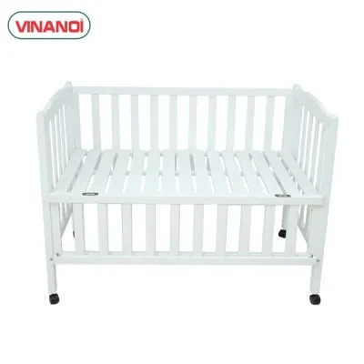 GIƯỜNG CŨI GỖ TRẺ EM MÀU TRẮNG VINANOI - VNC122 - GỖ THÔNG TỰ NHIÊN NHẬP KHẨU NGUYÊN KHỐI - CÓ BÁNH XE DI CHUYỂN TIỆN LỢI - KÍCH THƯỚC LỚN THOẢI MÁI KHI HOẠT ĐỘNG - DÙNG LÀM GIƯỜNG CHO BÉ SƠ SINH HOẶC CŨI CHO BÉ CHƠI