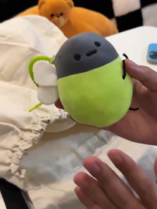 พวงกุญแจเรืองแสงในที่มืดพวงกุญแจจี้รูปหิ่งห้อยเครื่องประดับพวงกุญแจตุ๊กตาการ์ตูนเครื่องประดับจี้ตุ๊กตาหนานุ่ม