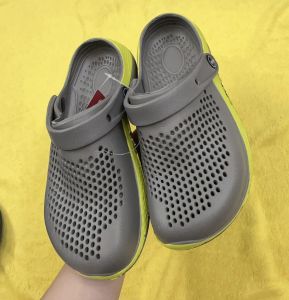 Dép sục lỗ nhỏ đi mưa cho nam siêu nhẹ thoáng khí chống hôi chân êm bền đẹp viền sọc - K3111