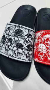 ใหม่! พร้อมส่ง รองเท้าแตะผู้ชาย ลายกะโหลก ไม่เหมือนใคร พื้นนิ่ม เพิ่ม 1-2ไซส์ งานแท้ 100%