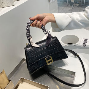 2026 New womens bag classic and fashionable handbag shoulder bag crossbody bag casual and versatile high-end popular online trendy designer bag