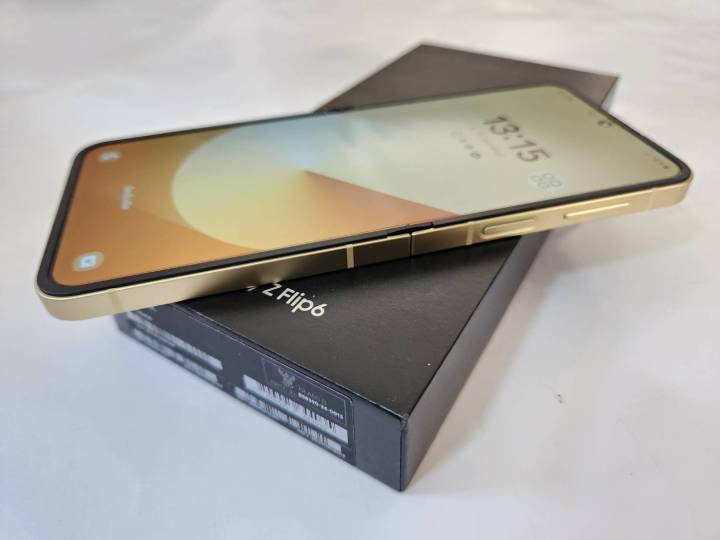 Samsung%20Z%20Flip5/6%20Ram8/12GB/Rom256/512GB%20(Used)%20%E0%B8%A1%E0%B8%B7%E0%B8%AD2%20-%20Image%208