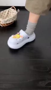 [Free Shipping] Cartoon-Themed Fashionable Versatile Thick-Soled Non-Slip And Breathable Clogs For Women – A New Summer Casual Style That Can Be Worn In Two Different Ways With A Closed-Toe Design