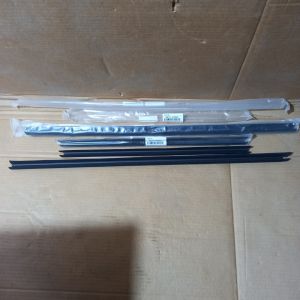 NẸP CHÂN KÍNH TRONG TOYOTA VIOS 2003-2007