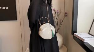 COD CUVE KORRES กระเป๋ากี่เพ้าแบบถือไหล่เดียวปักลายดอกไม้กลางกระเป๋าทองปักลายย้อนยุคฮั่นฟู่  Sem