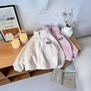 เสื้อแจ็คเก็ตขนแกะสองชั้นสำหรับเด็กใหม่สำหรับฤดูใบไม้ร่วงและฤดูหนาว เสื้อสเวตเตอร์คอตั้งซิปอบอุ่นและกันลมสำหรับเด็กชายและเด็กหญิง พร้อมขนแกะและคุณสมบัติอเนกประสงค์【BabyBuddyShop】