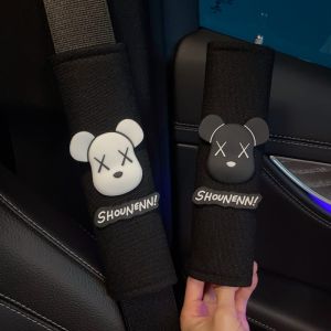 2PCS รถสายรัดเข็มขัดนิรภัยสากล ชุดฝาครอบแผ่นรองไหล่ผ้าไหมน้ำแข็งระบายอากาศและนุ่มสำหรับเด็กและเด็ก เบาะรองเข็มขัดนิรภัยที่สะดวกสบายมากขึ้นช่วยปกป้องคอและไหล่ของคุณสำหรับรถยนต์รถบรรทุก SUV เครื่องบิน