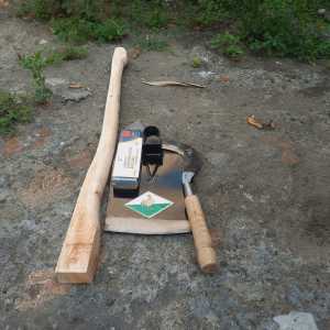 Set Peralatan Berkebun Anti Lengket Pacul Arit / Sabit Bolong Doran Ungkal