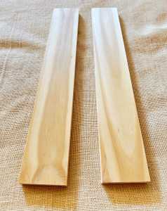 กว้าง6.5cm.หนา1.2cm.ยาว40cm.เลือกจำนวนที่ตัวเลือก ไม้สนแผ่น ไม้สนนอก ไม้สนใหม่มือ1 รีดเรียบทั้ง4ด้าน ไม่มีรอยตะปู อบแห้ง พร้อมใช้งาน