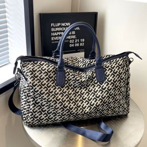 Handheld Travel Bag for Women Large Capacity Lightweight Short Distance Travel Luggage Portable Sports and Fitness for Going Out