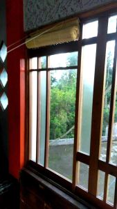 tirai bambu gulung putih tinggi 200cm lebar kesamping 50 cm