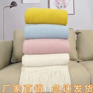 Lightweight Bedding Blanket with Tassel Detail and Removable Cover Layer for Rest in Vintage-Inspired Finish. Suitable for Various Combinations in Household Setup.