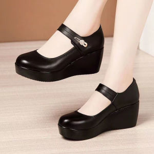 Free Shipping Round-Toe Platform Shoes New Autumn Collection Waterproof Thick-Soled Available In Large Sizes With A Non-Slip Sloped Heel