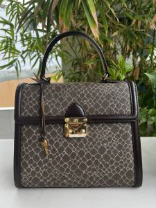 Túi 2hand phom hộp hắc mờ xách tay cực chất hịu NINARICII aut của Pháp ổ chìa đầy đủ -T66