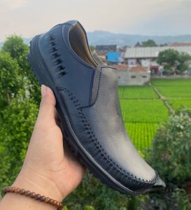 Sepatu Kulit Pria Kasual Slip On-014