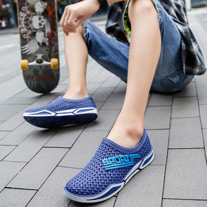 LHMonday สุดเท่ รองเท้าผ้าใบยางแฟชั่นผู้ชายทรงสวมแบบผ้าใบแต่วัสดุเป็นยางนิ่ม ใส่ลุยสบายเท้าเหมาะกับหน้าฝนหรือเดินลุยน้ำสบายแห้ง่ายไม่ต้องตา