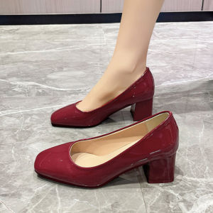 LEAShop ส่งในไทย รองเท้าคัทชูแฟชั่นสตรี รูปทรงสวย หนังนิ่มเบาใส่สบายผลิตจากยางอย่างดีใส่ไปไหนก็ดูดีไม่มีเอาท์แน่นอน ราคาถูกมาก ห้ามพลาดน้า