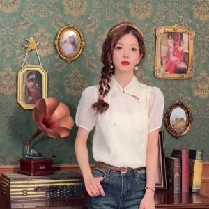 AMMIN เสื้อเบลาส์กระดุมมุกแขนสั้นสำหรับผู้หญิงเสื้อเบลาส์กระดุมแถวเดียวมุกไม่ธรรมดาจีนเสื้อชีฟอง2024ฤดูร้อน