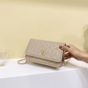 LHMonday พร้อมส่ง กระเป๋าสะพายงานมาใหม่ ทรงสวย ดูดี เรียบแต่หรู ใช้ได้ทุกโอกาส งานรุ่นบอกเลยว่า ถ้าไม่อยากพลาด กดสั่งเลย ถูกเกิ๊นนน