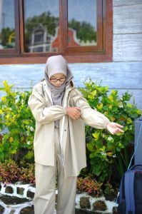 Mantel Jas Hujan Dewasa Tebal Dan Kuat Pria Wanita Bahan Pvc Karet Anti Sobek Banyak Pilihan Warna Garansi Anti Rembes