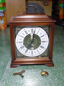 Đồng hồ để bàn Đức Linden 5 gong chạy chuẩn giờ