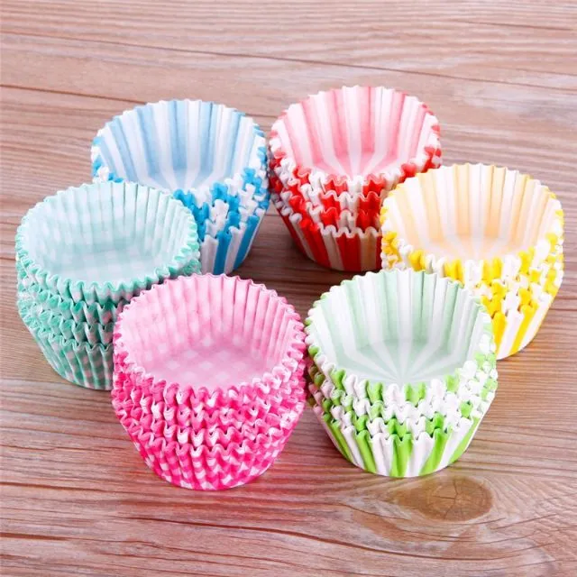 ¾ oz 1200pcs Pastry Paper Liner Macaroon and Puto Liner 4cm Muffin - Main Image