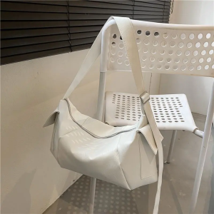 IELGY Hong Kong style pocket large-capacity messenger bag in soft leather