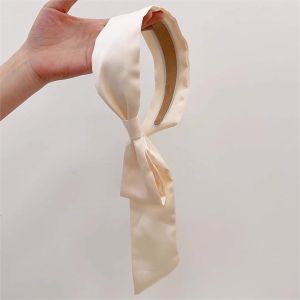 PS.promptsong [พร้อมส่งในไทย] ที่คาดผมแฟชั่นเกาหลีซาตินห้อยประดับผ้าริบบิ้นข้าง มีทั้งหมด 5 สี ขนาด6x35 cm. ห้อยผ้าซาตินคาดหรูหรา คาดไม่เจ็บหัว หลากหลายสี ไม่กินเส้นผม สีไม่ซีด ผ้าไม่ร้อน