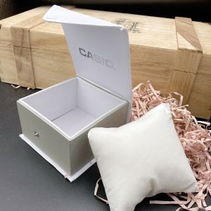 นาฬิกาข้อมมือแฟชั่น สายเลท มีพายน้ำ แถมฟรีพร้อมกล่อง