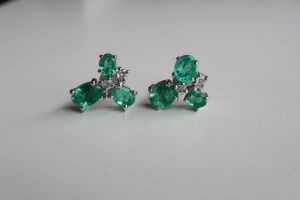 IGI 1.72ct Natural Emerald Earrings in 18k solid gold Clarity Enhanced (F1)