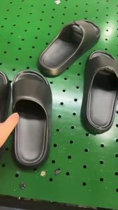 New Thick-Soled EVA Clogs For Women High-Quality Beach Non-Slip Closed-Toe Sandals For Women Summer Outdoor Wear