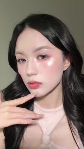 Cherry Ep Highlighter Powder Set: Bronzer Contour Blush Shimmer Highlighter – long-lasting brightens the skin and enhances your makeup.