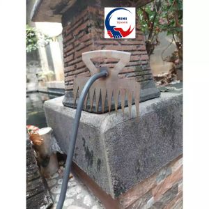 11 Gigi Weeding Hoe Bahan Besi Weeding Garu Alat Pencabut Rumput liar 40cm Hoe Weeding Handheld Rake