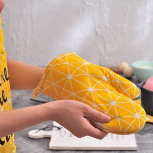 Ready Stock-1 pcs Oven Glove Heatproof Microwave Oven Multipurpose High Temperature Anti Scalding Microwave Oven Mitten