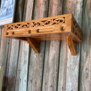 หิ้งพระงานไม้สักลายไทยฉลุ งานไม้หนาพร้อมทาสีอย่างดี