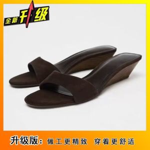 Free Shipping Round-Toe Slip-On Sandals With A Low Heel And Open Toe Design A New Summer Style For Women Featuring A Retro And Minimalist Aesthetic