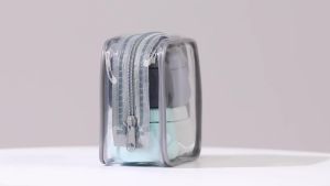 Bộ sản phẩm đựng đồ dùng cá nhân khi đi du lịch của Mrsdry bộ 4 sản phẩm kích cỡ nhỏ gọn được TSA chấp thuận có thể tái sử dụng đi kèm túi trong suốt lọ silicon chống rò rỉ dùng để đựng các loại kem và các vật dụng nhỏ cần thiết.